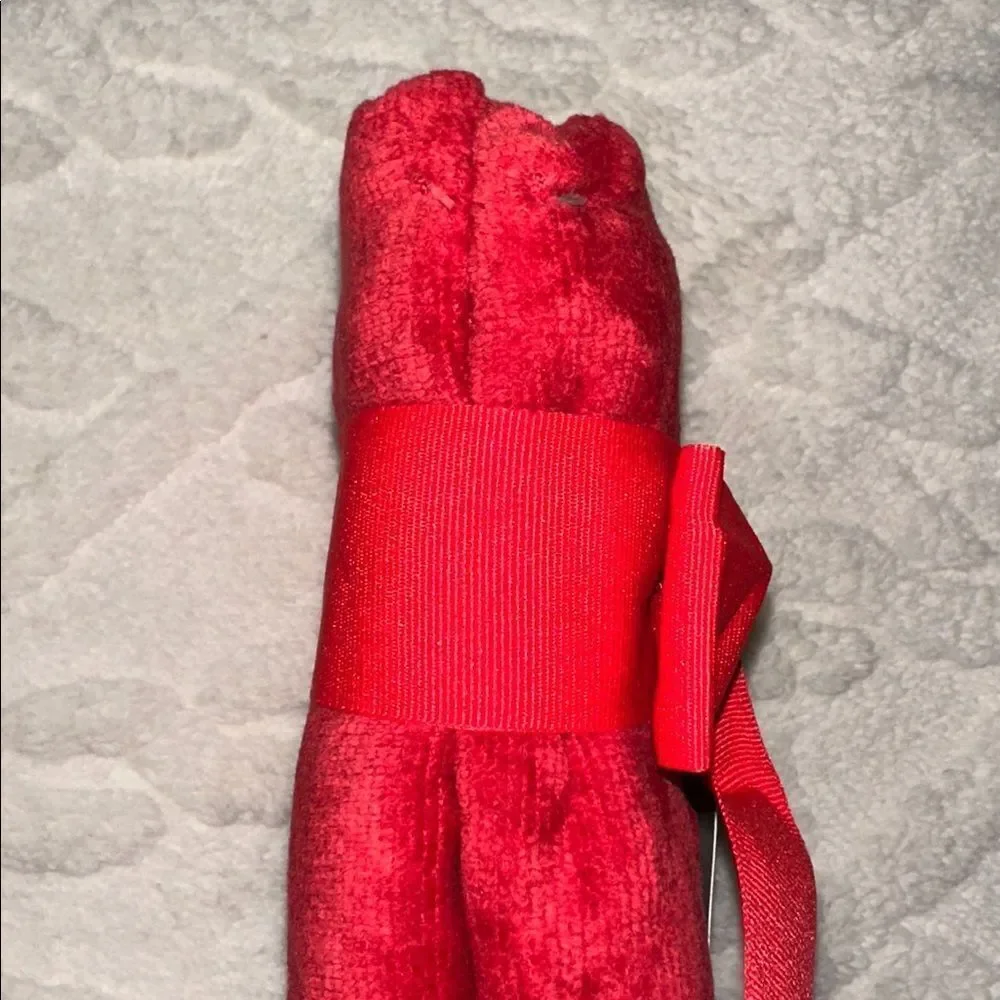 Hello Kitty 2 Pack Red Silver Metallic Black Christmas Hand Towels Bow Wrap